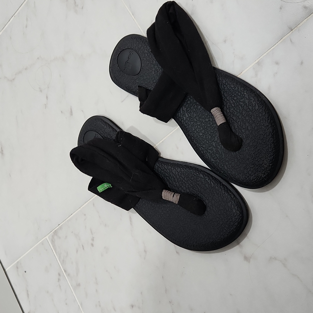 Sanuk Flops